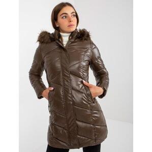Fashionhunters Tmavě hnědá lakovaná zimní bunda s prošíváním.Velikost: 2XL, XXL